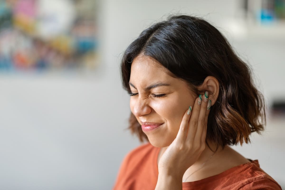 Ear pain is associated with Ménière's disease