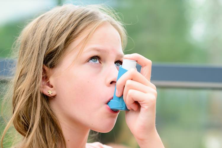 Asthma inhalers: how do I use my puffer?