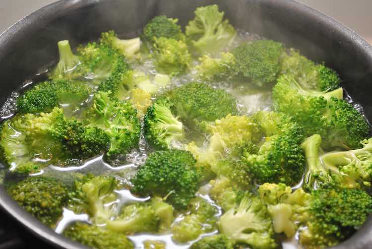 Does boiling green vegetables reduce their nutritional benefits?