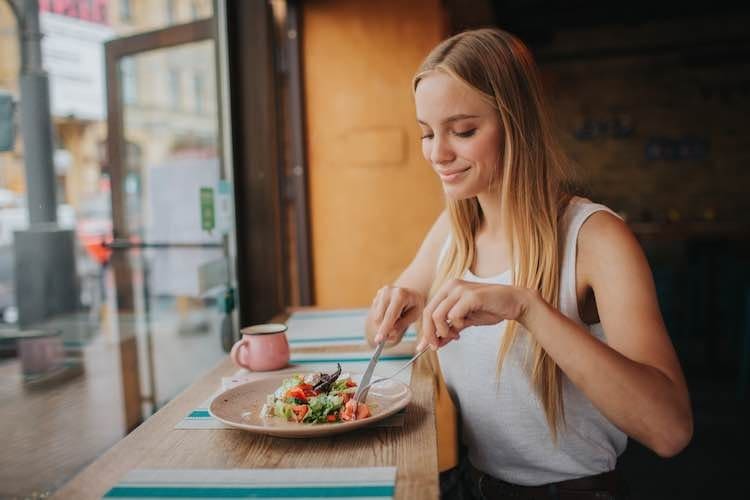 Mindful eating improves weight loss and eating habits