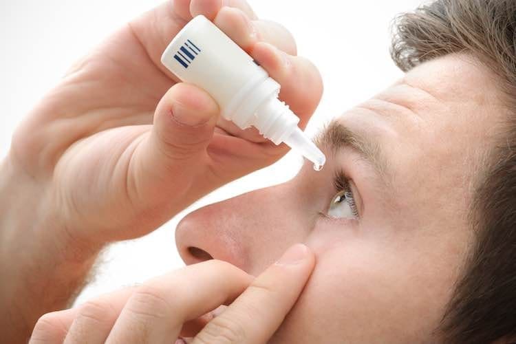 how to put in eye drops