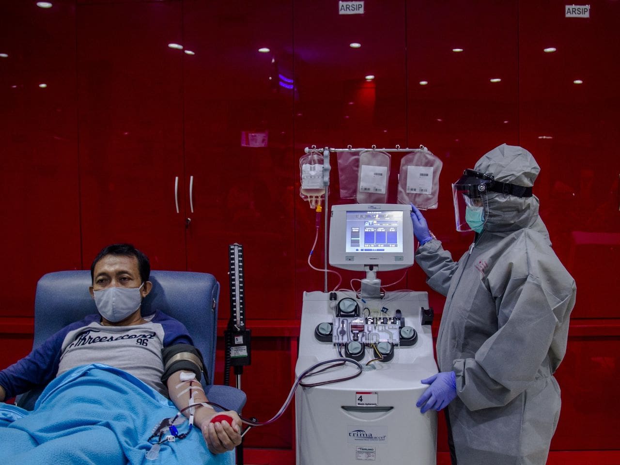 COVID-19 survivors’ blood plasma may help critically ill