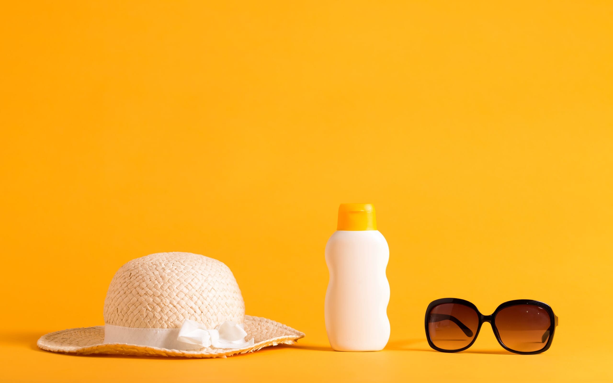 What are the symptoms and common causes of sunburn?