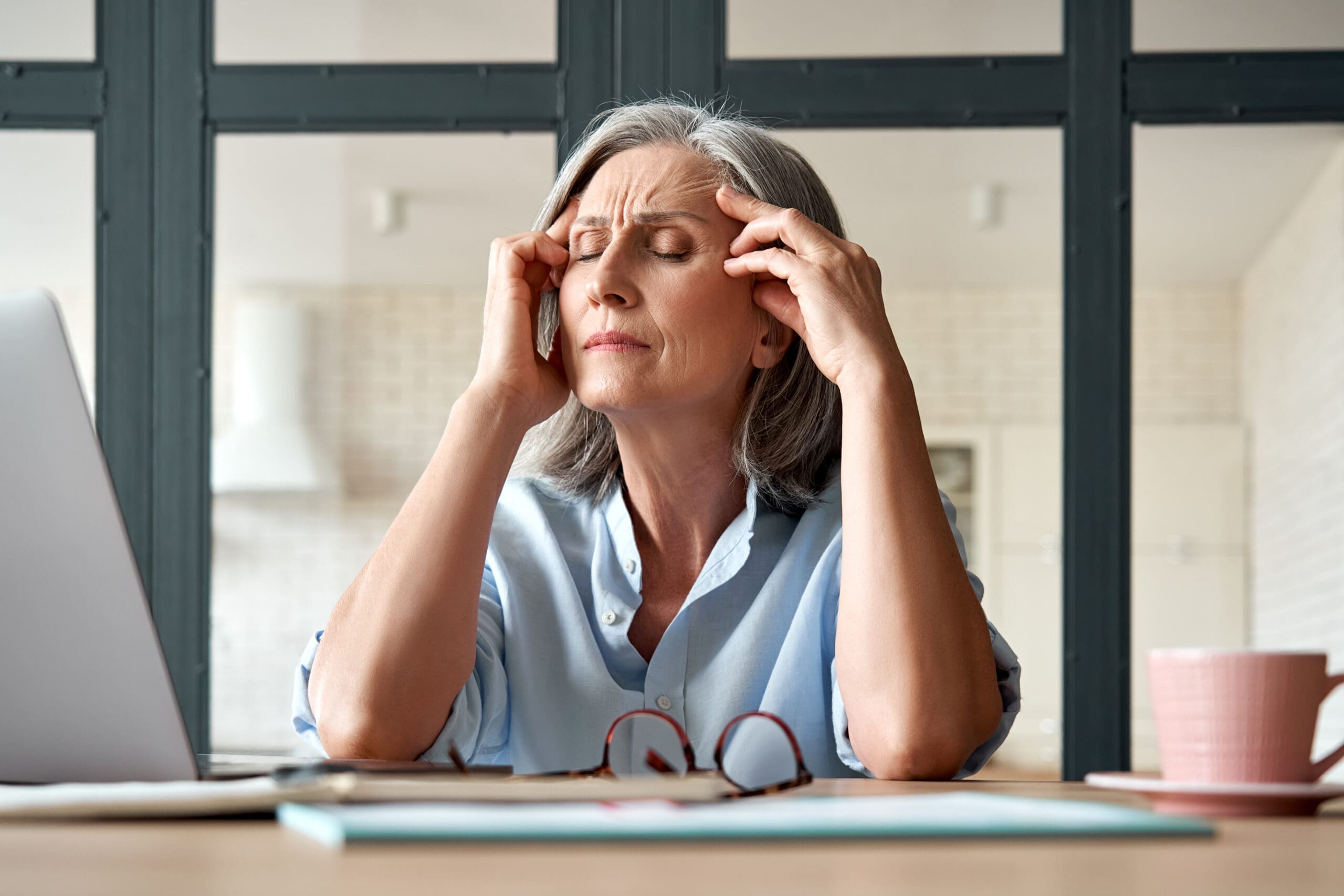 Does the risk of dementia in women have anything to do with menopause?