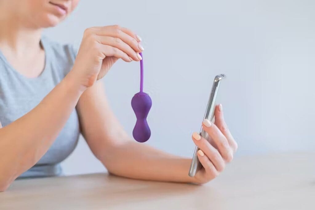 lady synchronising kegel tool to phone